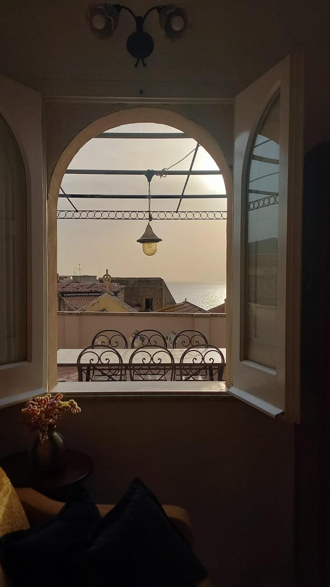 トロペーア Al Vecchio Castello Bed & Breakfast エクステリア 写真