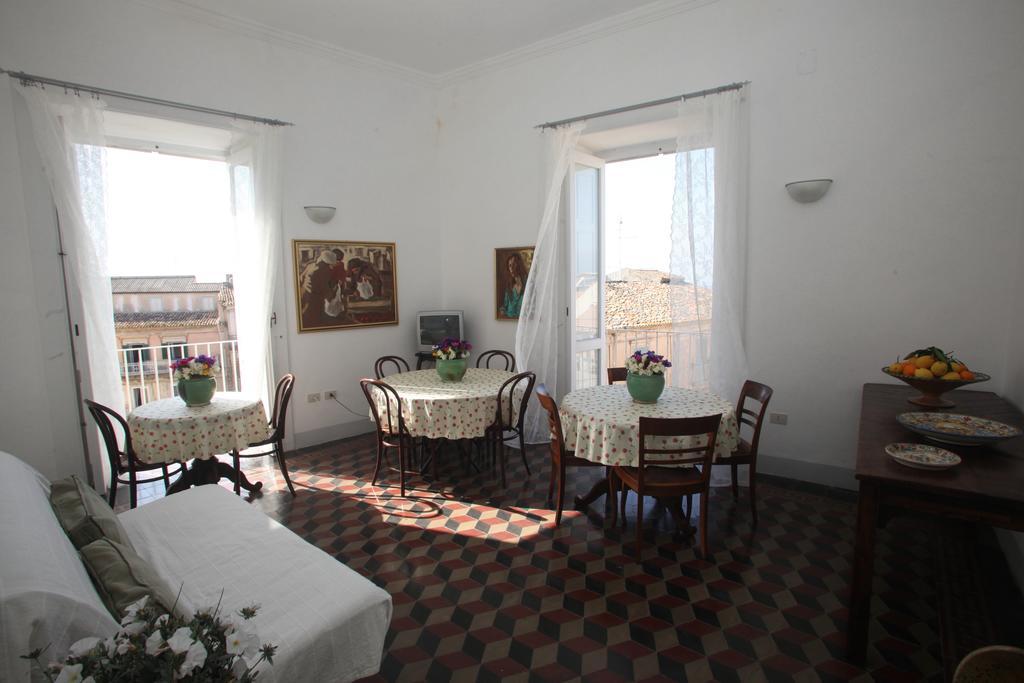 トロペーア Al Vecchio Castello Bed & Breakfast エクステリア 写真