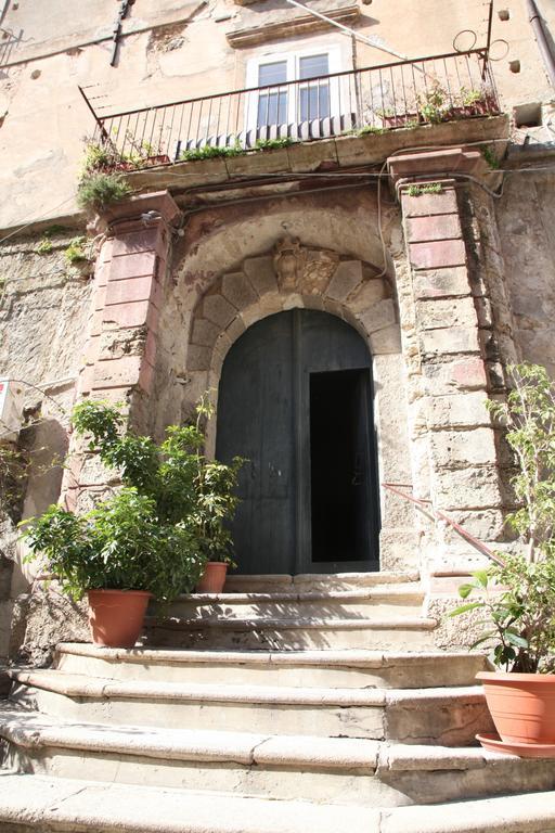 トロペーア Al Vecchio Castello Bed & Breakfast エクステリア 写真