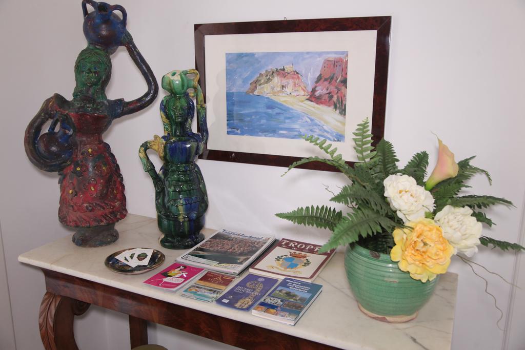 トロペーア Al Vecchio Castello Bed & Breakfast エクステリア 写真