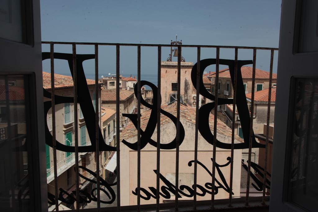 トロペーア Al Vecchio Castello Bed & Breakfast エクステリア 写真